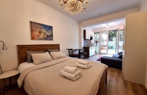 Tuchomerice Apartment | Terrace Suite - KindStay Suites Prague Airport