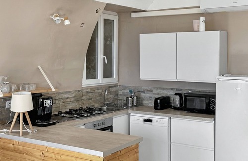 Lauris Apartment | Terrasses du Château | View in the Heart of the Village