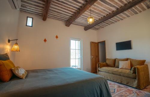 Robion House | Terres Élaïs