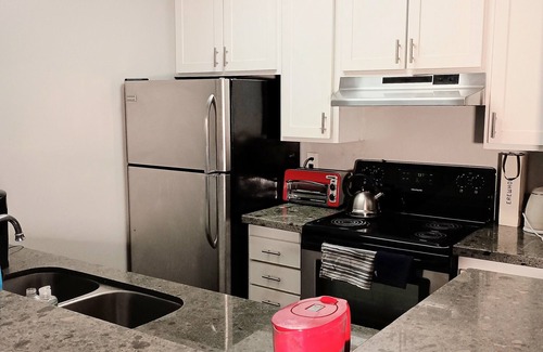 Rampart Village Apartment | Terrific 2-bedroom apartment in amazing Los Angeles with fitness room, WiFi