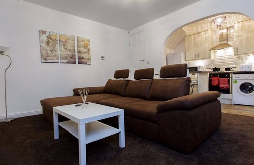 Harehills Apartment | Terrific sleeps 7 close to central Leeds