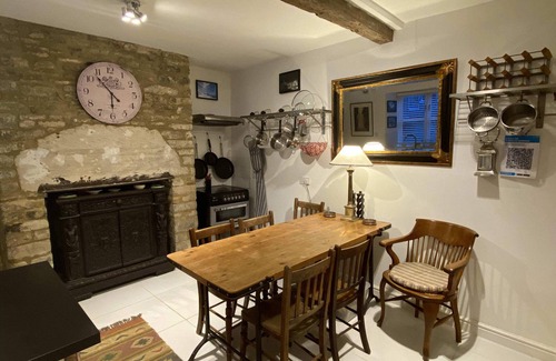 Tetbury House | Tetbury Centre Market Place | Cottage + Parking