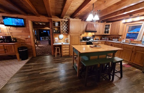 Washington House | THANKSGIVING SPECIAL, RENT 3 NIGHTS GET 4TH NIGHT FREE!