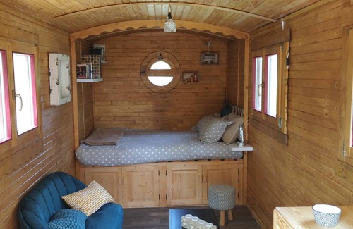 Le Vieil-Bauge Bed & Breakfast | The 2 trailers of the Moulin de Palet