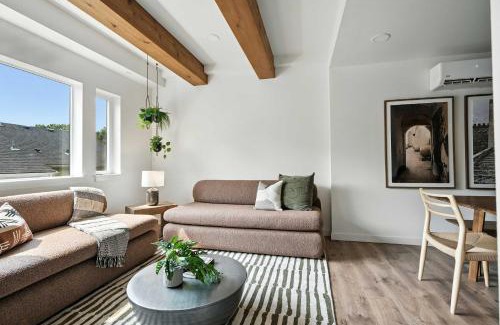 Kerns House | The Adelynn - 5BR Modern Luxury - Central Spot