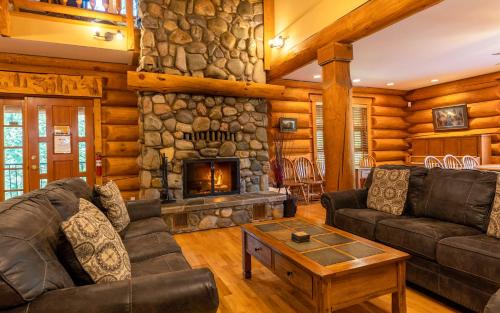 East Kootenay Ski Chalet | The Alders Chalet - by Fernie Central Reservations