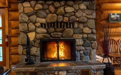 East Kootenay Ski Chalet | The Alders Chalet - by Fernie Central Reservations