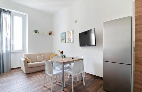 Zona Farini Apartment | The apartment is located a few steps from the picturesque area of Isola