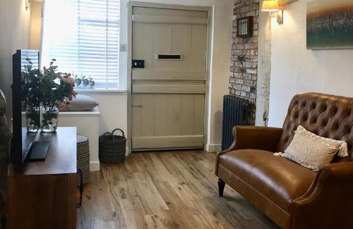 Henley-in-Arden Apartment | The Art Studio