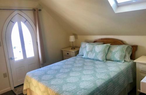 Oak Bluffs House | The Attleboro House