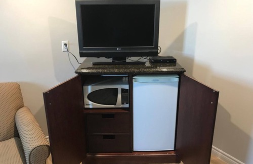 Timiskaming District Hotel | The Auberge Inn