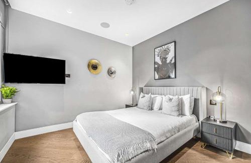 Moffat Apartment | The Avicii Signature - Soho - by Frankie Says