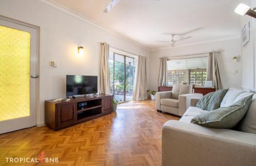 Rapid Creek Apartment | The Barra Retro 3 Bed Unit Walk To Foreshore