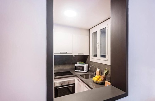 La Nova Esquerra de l'Eixample Apartment | The Bauhaus BCN Building, perfect for large groups!