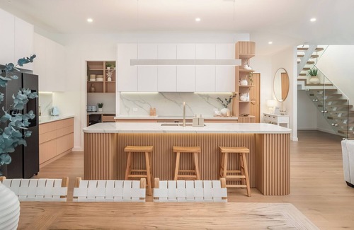 Nelson Bay House | The Bay Haven - with Heated Pool and walk to Beach