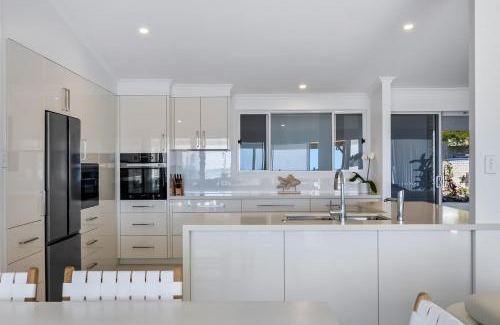 Alexandra Headland House | The Beach House at Alex