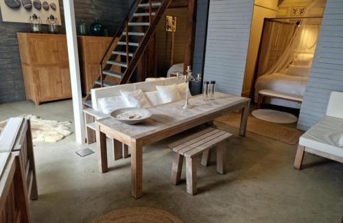 Schellinkhout Apartment | The Beach House & Winter Wonderland