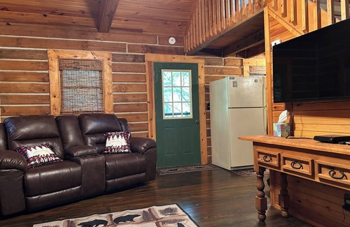 Birdseye Cabin | The Bear's Den at Patoka Lake adjacent to the Hoosier National Forestn