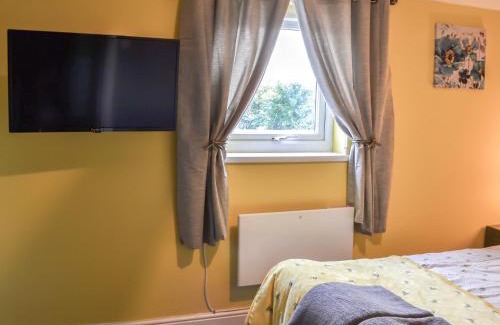 East Kirkby House | The Beehive