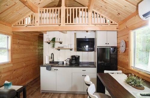 Mingoville Cabin | The Bellefonte Campground presents: Tiny Home| 1 Bedroom with Hot tub