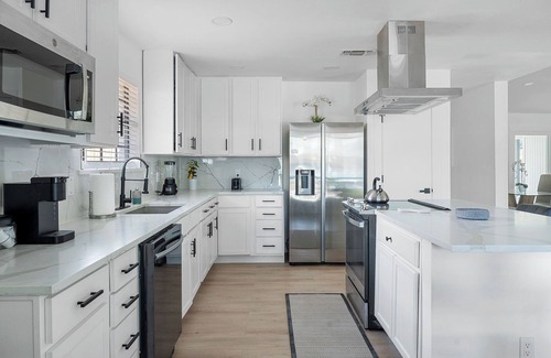 Plano House | The Belvedere | Pet Friendly & Spacious Yard