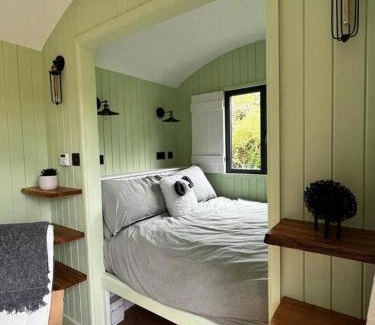 Semley Bed & Breakfast | The Benett Arms