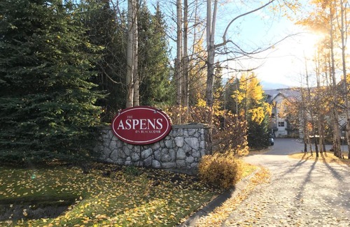 Upper Village Apartment | The Best Top Floor Ski-in/Ski-out at the Aspens