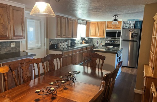 Yantis House | The Big House - 1/2 Mile from SRA 6-Lane Boat Ramp