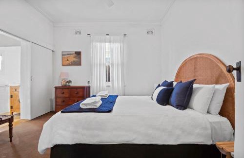 Wagga Wagga House | The Birch House - Stroll to CBD, Firepit