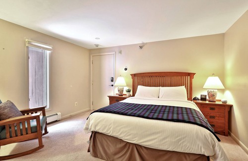 Killington Cabin | The Birch Ridge: Mission Room #4 - Queen Suite in Killington, Vermont