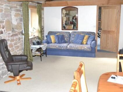 Carlisle House | The Bird Bath - Cottage