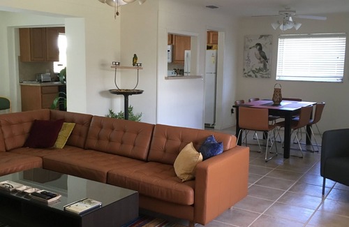 Skylark Estates House | The Bird House- Mid Modern 3 Bed 2 Bath with Pool, 10 min to beach, 50 to Disney
