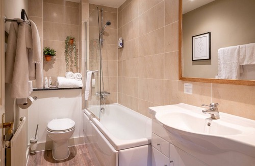 Knowl Hill Hotel | The Bird In Hand