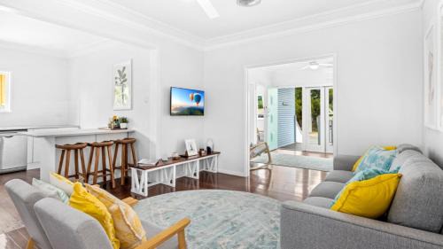 Woorim House | The Blue Beachside Bungalow