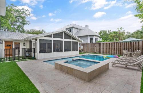 East Beach House | The Blue Door Cottage - 4310 Fourth Street
