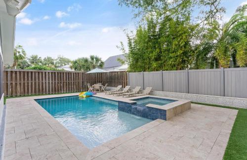 East Beach House | The Blue Door Cottage - 4310 Fourth Street