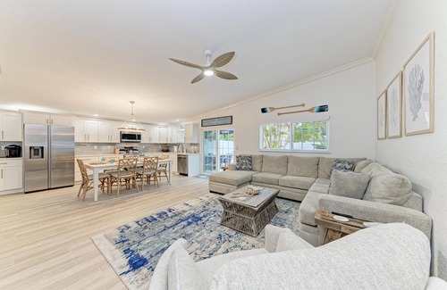Holmes Beach House | The Blue Haven managed by Beach Retreats Vacation Rentals