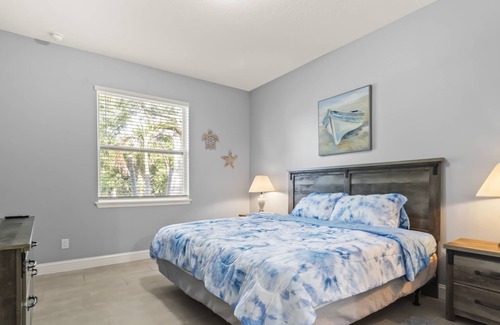 Clair-Mel City House | The Blue Marlin House-4BR/2BATH-Arcade-Fast Wifi