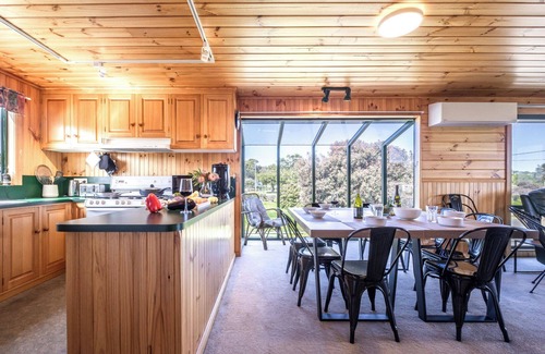 Coles Bay House | The Boathouse - Freycinet Holiday Houses