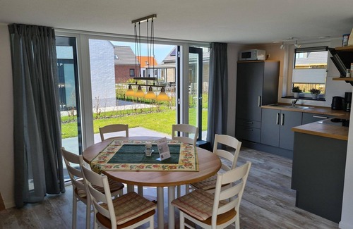 Sint Maarten House | The brand new bungalow naturally feels completely at home in nature, enjoying the luxurious outdoor life.