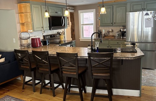 Bethel House | The Brook Cottage ~ Cozy & Dog Friendly!