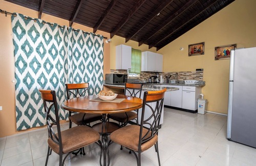 Rhyne Park Village Apartment | The Brownstone Sights charming 2-bedroom apt in superb St.Bran's Burg with AC