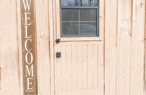 Neyaashiinigmiing 27 Cabin | The Bunkie (off-grid) | Neyaashiinigmiing