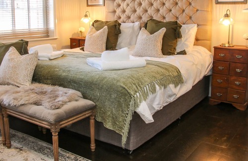 Bridgnorth Apartment | THE CAMPBELL PENTHOUSE SUITE, romantic in Bridgnorth