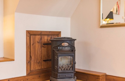 Canterbury House | The Canterbury Barn by Bloom Stays - large barn sleeping up to 20. Ideal for hen parties