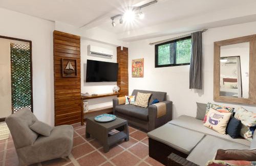 Coco Sunset Hills House | The Castaway