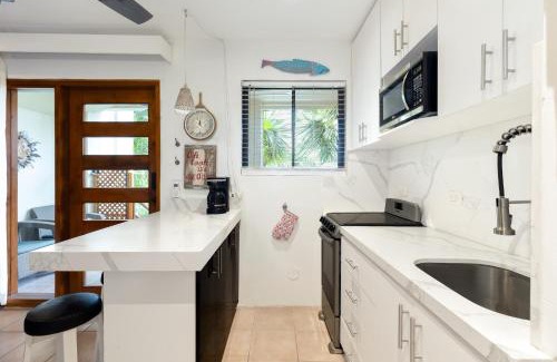 Coco Sunset Hills House | The Castaway