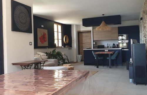 Vieugy Apartment | The castle