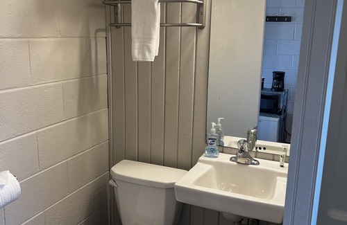 Bay View Hotel | The Cedar Motel