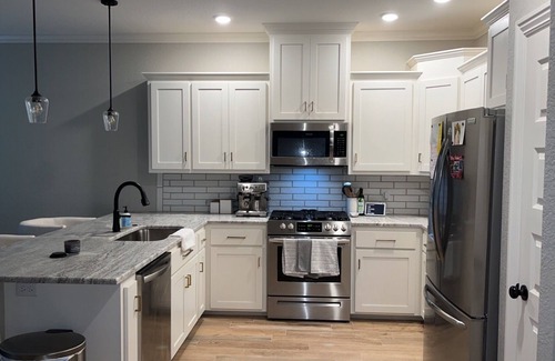 Uniontown House | The Chaffee Chateau - within minutes of ACHE, Fort Chaffee, and Mercy Hospital